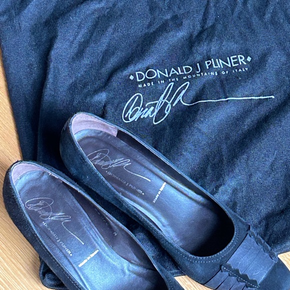 Donald J. Pliner black suede kitten pumps with gorgeous details - Picture 6 of 6